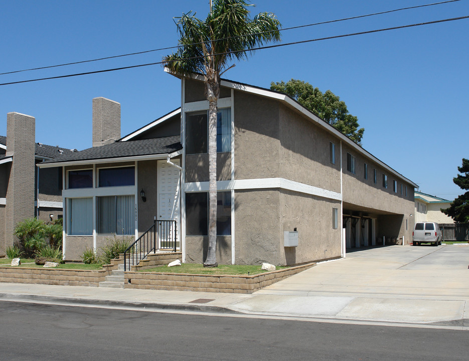 16882 Hoskins St in Huntington Beach, CA - Building Photo