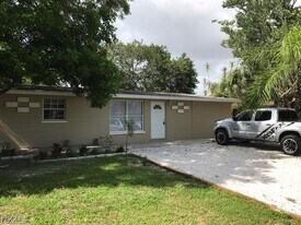 2181 Coronet St in Ft. Myers, FL - Building Photo