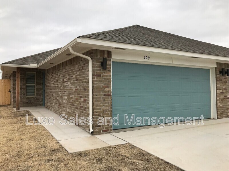 799 SW 13th St in Moore, OK - Building Photo