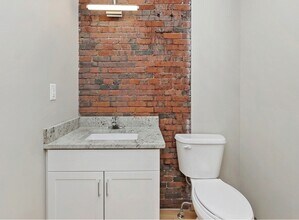 58 13th St in Boston, MA - Foto de edificio - Building Photo