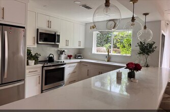 1914 Augusta Dr in Houston, TX - Building Photo - Building Photo