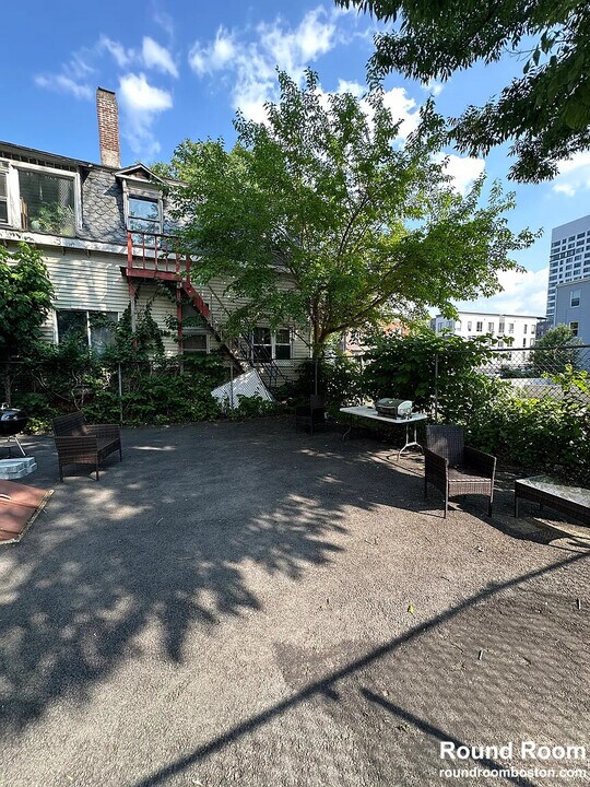 384 Washington St in Cambridge, MA - Building Photo