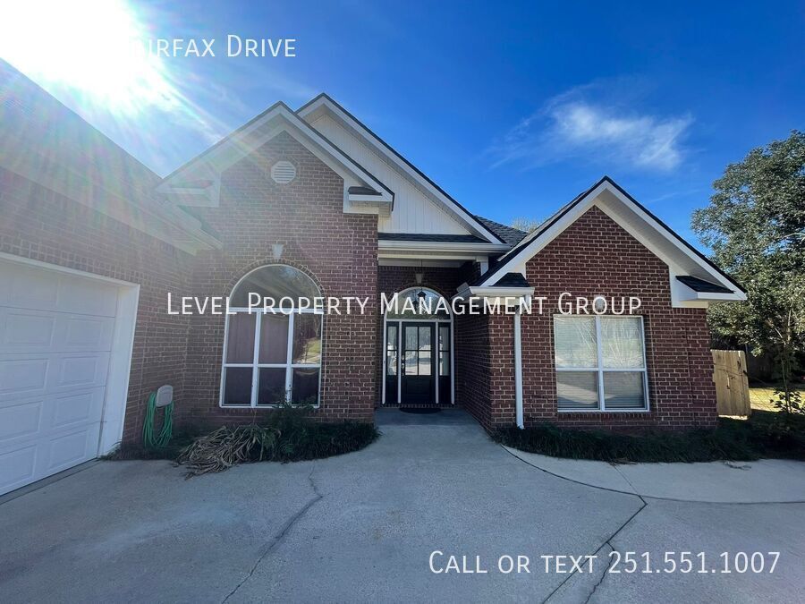 19205 Fairfax Dr in Fairhope, AL - Building Photo