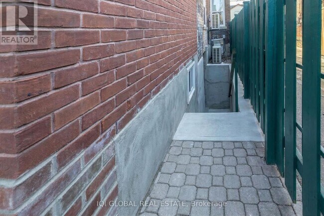 633 Ossington Ave in Toronto, ON - Building Photo - Building Photo