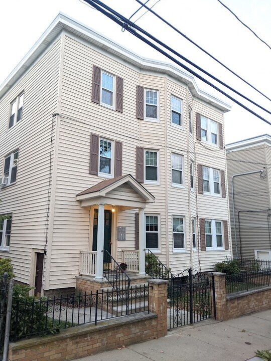66 Brock St, Unit #3 in Boston, MA - Foto de edificio