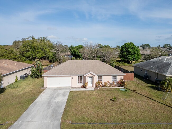 3581 SW Kromrey St in Port St. Lucie, FL - Building Photo - Building Photo