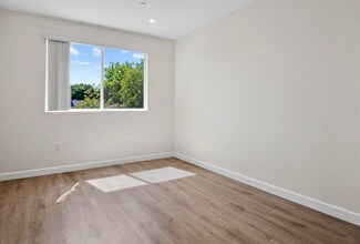 12147 Magnolia Blvd in Los Angeles, CA - Building Photo - Building Photo