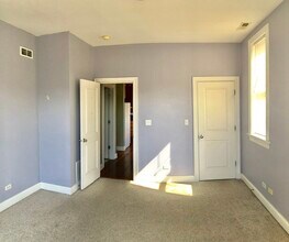 2113 W Gladys Ave, Unit 4S in Chicago, IL - Building Photo - Building Photo