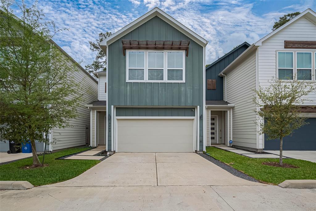 5209 Pinemont Creek Ln in Houston, TX - Building Photo