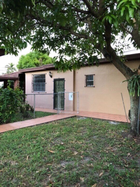 1715 SW 67th Ct in Miami, FL - Building Photo
