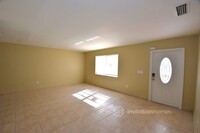 565 W 79th Pl in Hialeah, FL - Building Photo - Building Photo