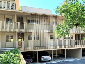 2323 Eastridge Ave, Unit 513 in Menlo Park, CA - Foto de edificio - Building Photo