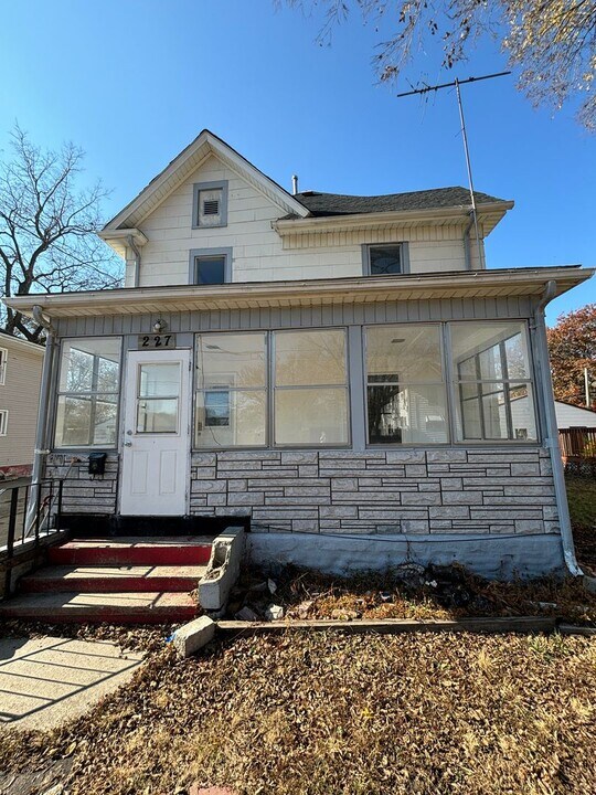 227 State St in Waterloo, IA - Building Photo