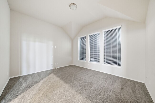 property at 13823 Paseo De La Paz Pl