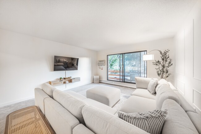 4371 Wilshire Blvd, Unit B203