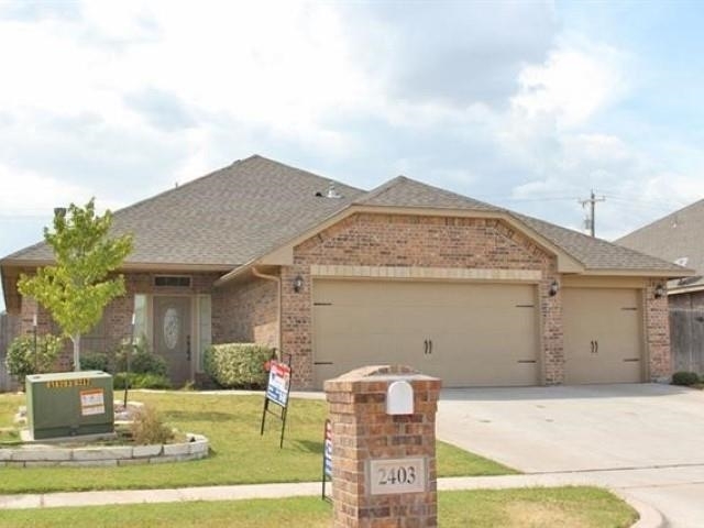 2403 SW Edinburough Dr in Lawton, OK - Building Photo