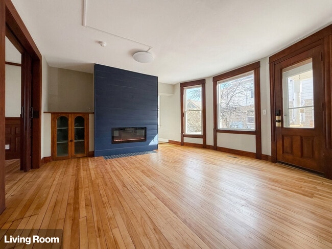 2613 Bryant Ave S, Unit 2613 Bryant Ave S - FL1 in Minneapolis, MN - Building Photo - Building Photo