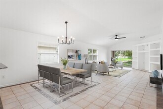 7352 Tower Bridge Dr in Wesley Chapel, FL - Foto de edificio - Building Photo