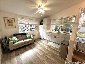 621 Auwai St in Kailua, HI - Building Photo - Building Photo