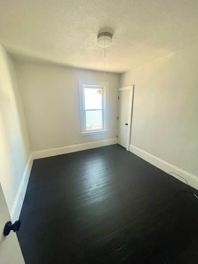 16 Woodlawn St in New Bedford, MA - Building Photo - Building Photo