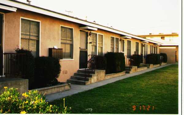 3239 E Wilton St in Long Beach, CA - Building Photo - Building Photo