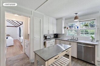 35 Sheppard St in Westhampton Beach, NY - Building Photo - Building Photo
