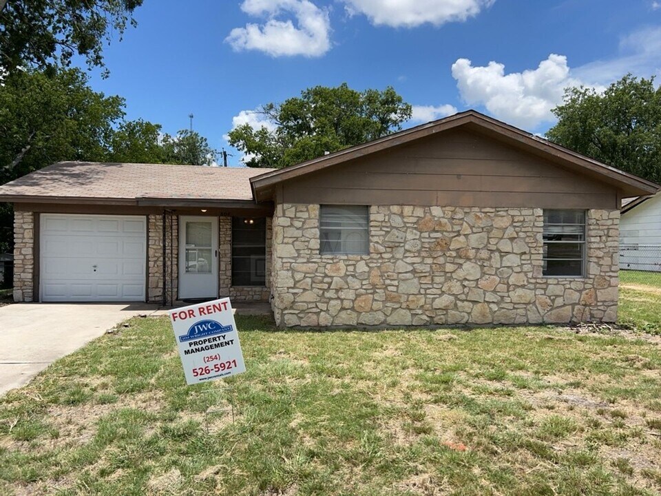 804 W Washington Ave in Copperas Cove, TX - Building Photo