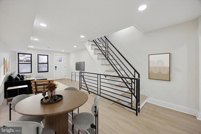 53 E Sharpnack St in Philadelphia, PA - Building Photo - Building Photo