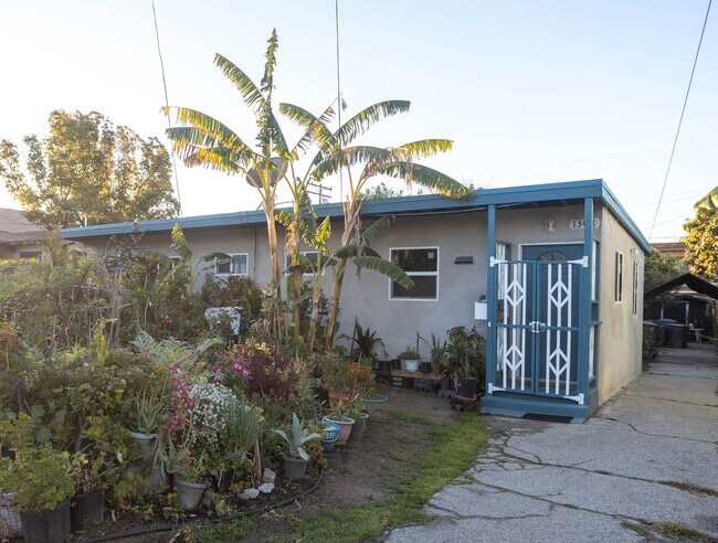 1308 E Wilson Ave in Glendale, CA - Foto de edificio - Building Photo