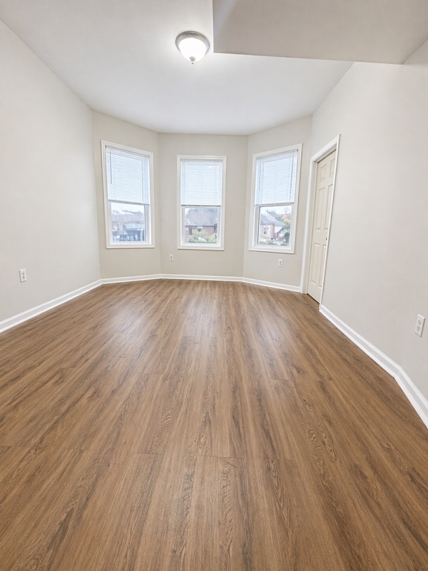 296 N Clinton St in East Orange, NJ - Foto de edificio - Building Photo