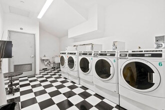 517 W 45th St in New York, NY - Foto de edificio - Building Photo