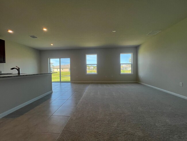 370 Crestwind Dr in Daytona Beach, FL - Building Photo - Building Photo