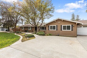 12308 Trieste Dr in Madera, CA - Building Photo - Building Photo