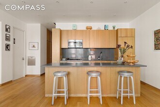 68 Spring St in New York, NY - Building Photo - Building Photo