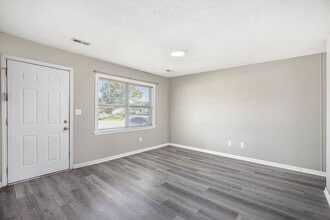 18733 E Blackhawk Trail in Independence, MO - Building Photo - Building Photo