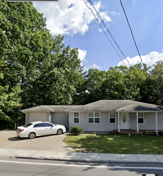 1521 Harper Rd in Beckley, WV - Building Photo