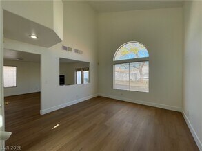 8348 Pendragon Cir in Las Vegas, NV - Building Photo - Building Photo