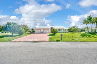 1732 SW Lexington Dr in Port St. Lucie, FL - Foto de edificio - Building Photo