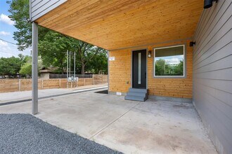 1704 Redd St in Austin, TX - Foto de edificio - Building Photo