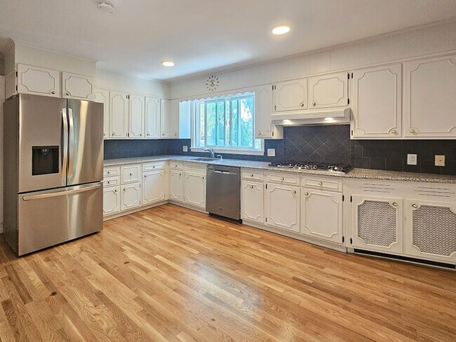 534 Washington St, Unit 2 in Winchester, MA - Foto de edificio - Building Photo