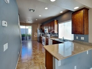 10382 September Flower St in Las Vegas, NV - Foto de edificio - Building Photo