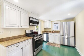 16 W Main St in Mendham, NJ - Building Photo - Building Photo