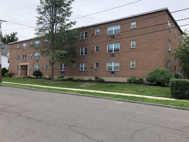 Fairview Street Apartments in West Hartford, CT - Building Photo - Building Photo