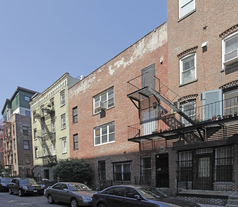 36 Tiffany Pl in Brooklyn, NY - Building Photo