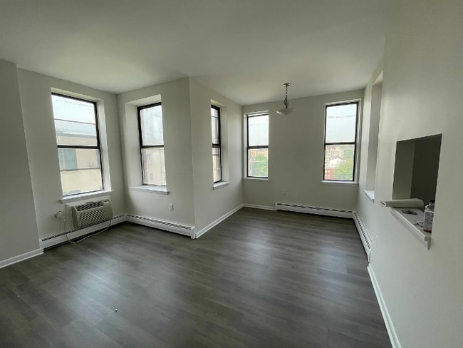 2613 Bergenline Ave, Unit 2613 Bergenline ave in Union City, NJ - Building Photo - Building Photo