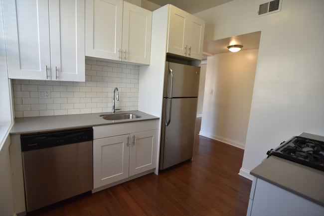 3802 N Pine Grove Ave, Unit 3 in Chicago, IL - Building Photo - Building Photo