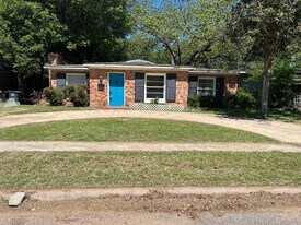 1117 W Tucker Blvd in Arlington, TX - Building Photo
