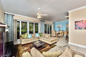 638 Vintage Reserve Cir in Naples, FL - Foto de edificio - Building Photo