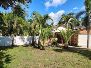1444 1st St SW in Largo, FL - Building Photo - Building Photo