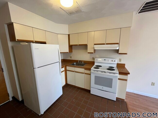 81 Essex St, Unit 57 in Boston, MA - Building Photo - Building Photo